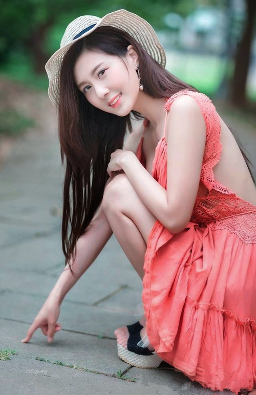 马丁内利，在诺坎普赛道，以221公里/小时接管比赛