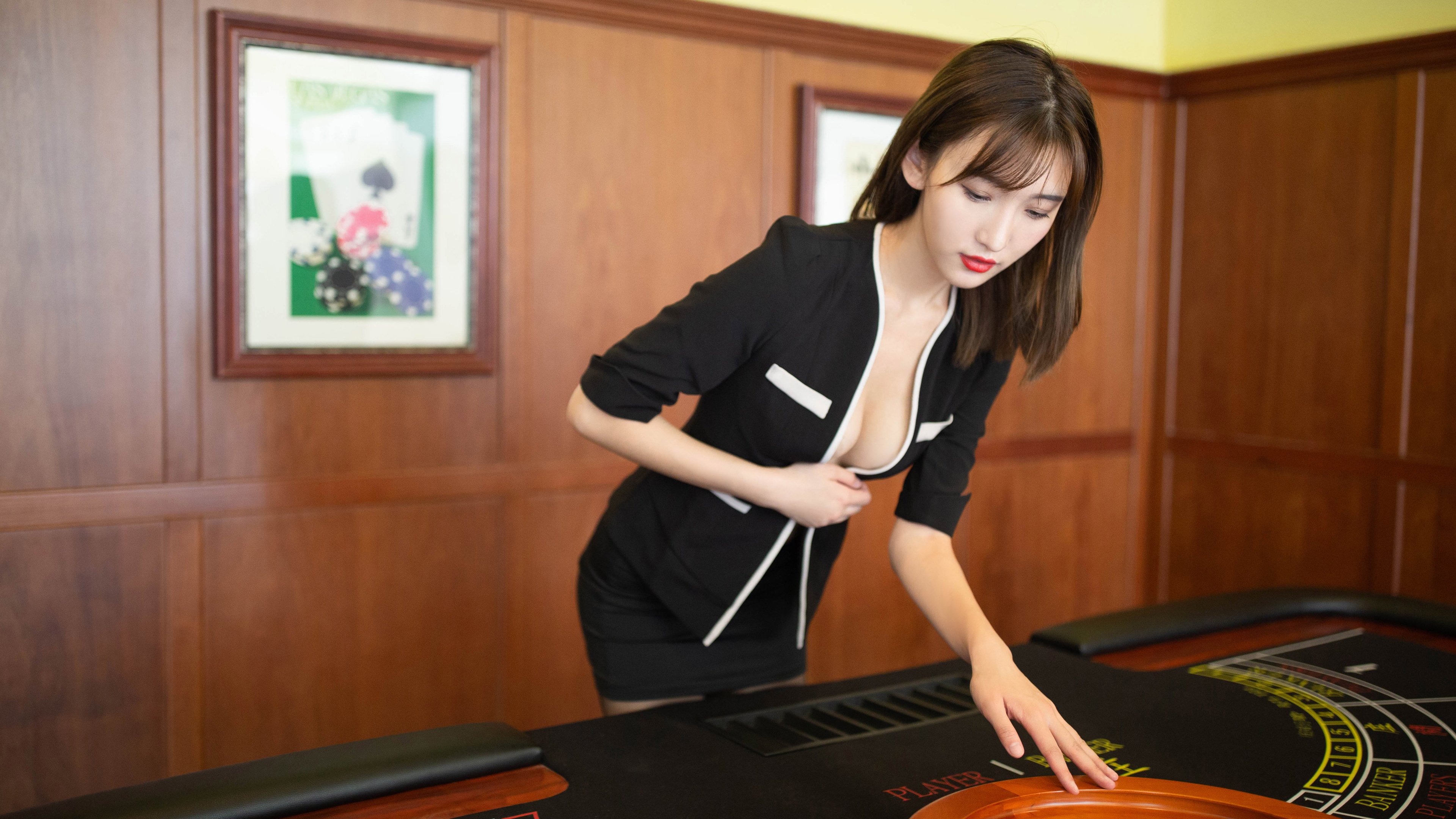 冰与火之歌，一场跨越维度的足球对话，法比尼奥的六百场传奇丰碑