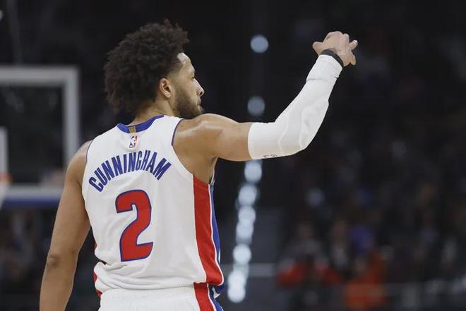 年度焦点之战焦点战，活塞压制掘金