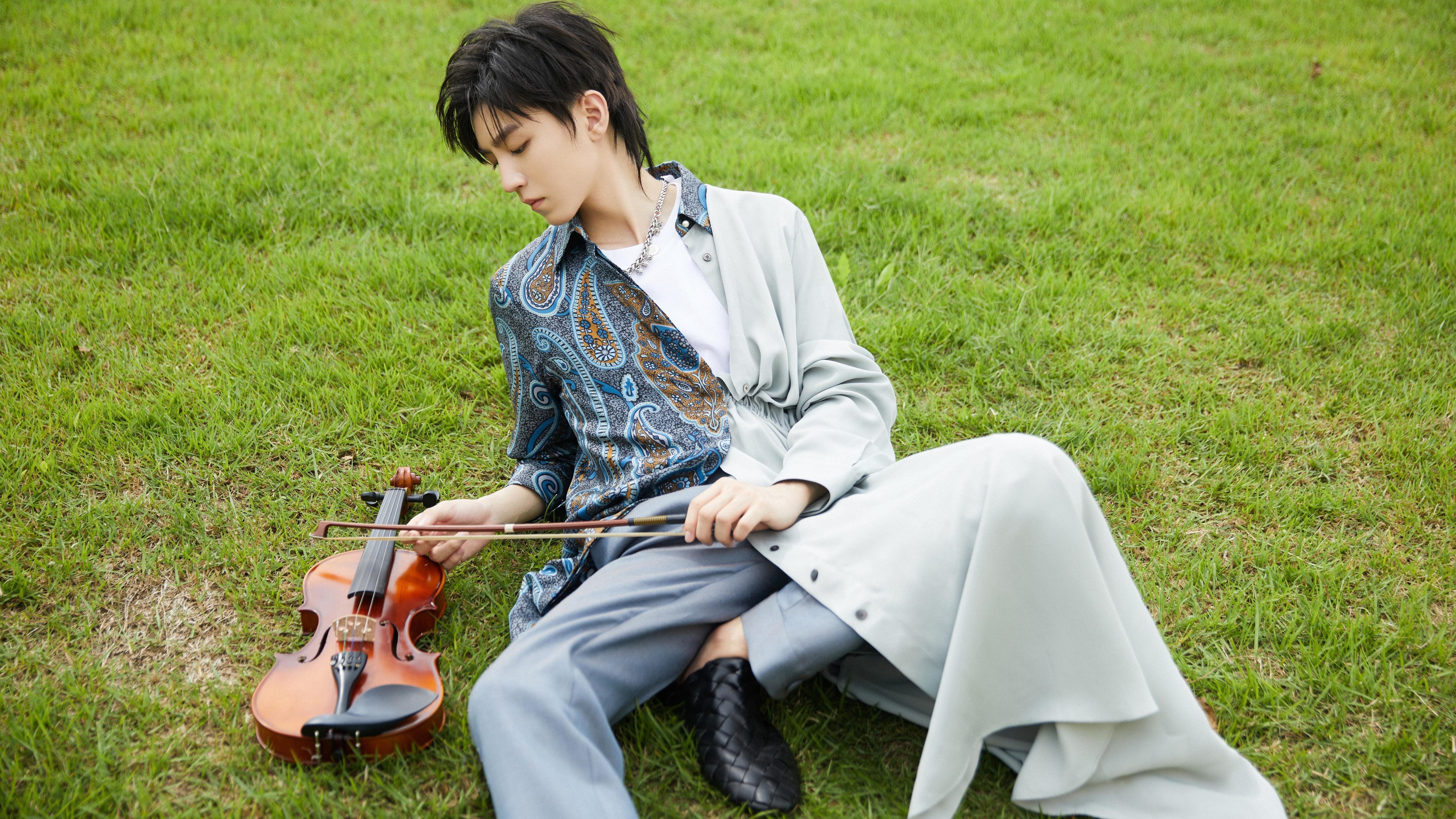 布克关键进球定乾坤，76人险胜勇士演绎经典对决